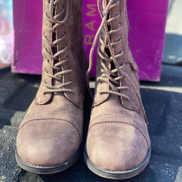 Boots - Picture 3 of 6